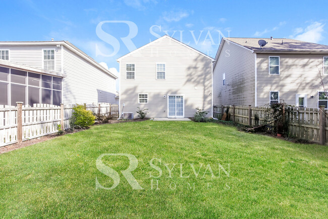 Building Photo - Magnificent South Brook Home