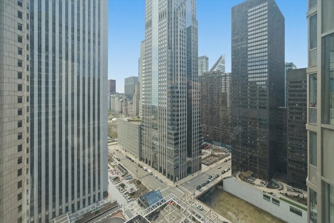 Building Photo - 222 N Columbus Dr