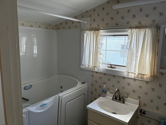 Building Photo - 14 Kidder Ct