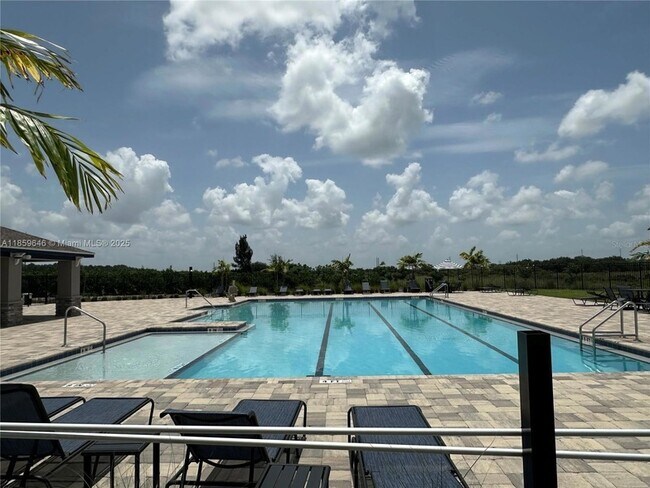 Building Photo - 1543 Jessica Blvd