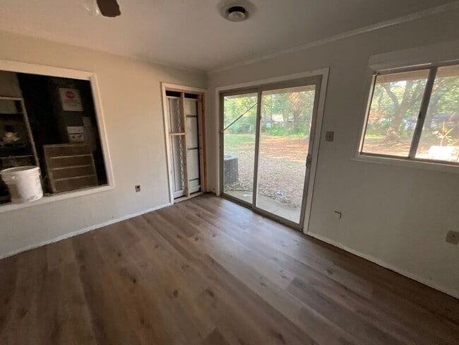 Building Photo - 131 Estates Ct