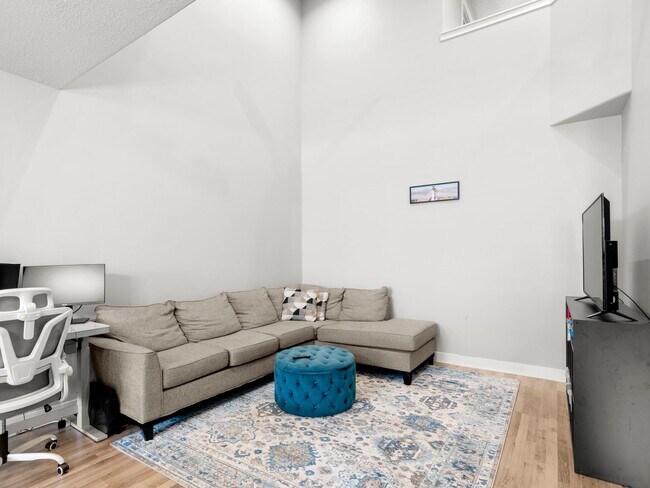 Building Photo - Private Basement Suite in Bright Co-Ed Townhome in Lehi Exchange!