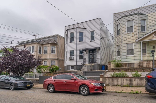 Primary Photo - 52 E 48th St
