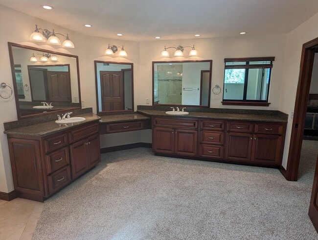 Building Photo - Luxury 5 Bedroom Home in Palo Verde Ranch