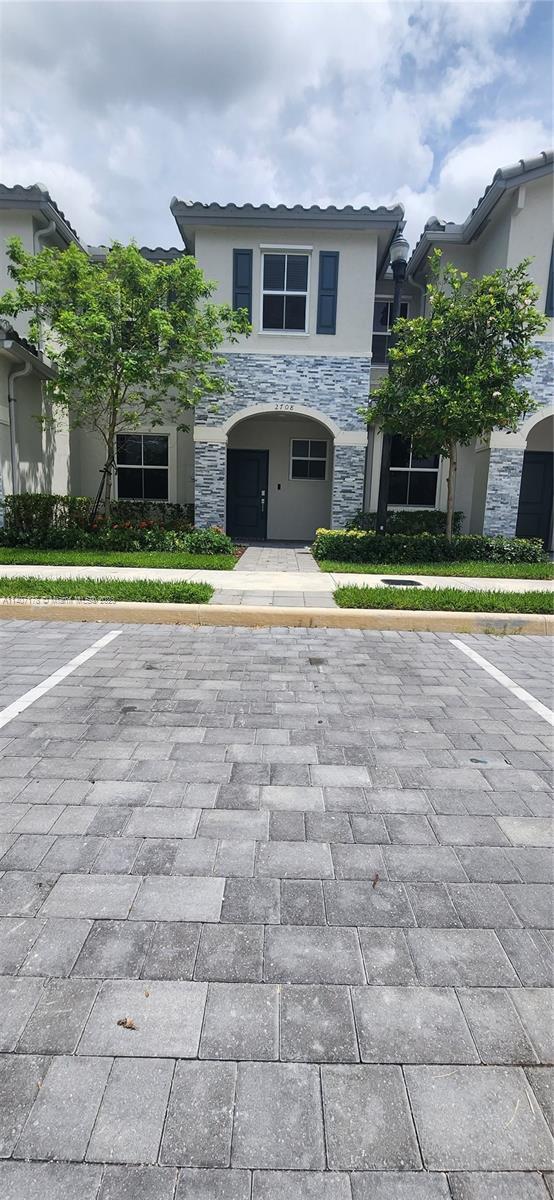 Building Photo - 2708 SE 15th Ct