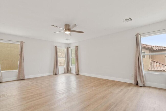 Building Photo - Remodeled Corner Lot with Mountain Views!