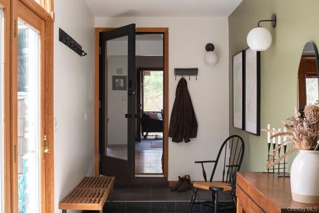 Building Photo - 42 Lake Pleasant Rd