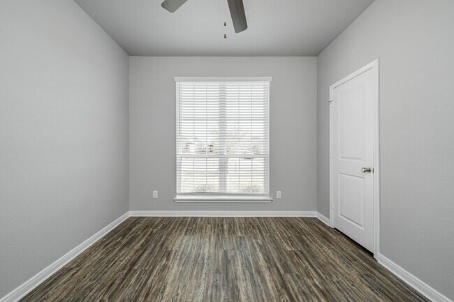 Building Photo - 614 Hollyhock Dr