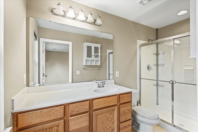 Building Photo - Charming 3-Level Townhome