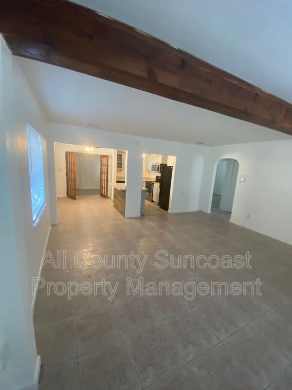 Building Photo - 4814 10th Ave N