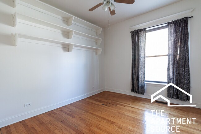 Building Photo - 900 W Belle Plaine Ave