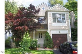 Building Photo - NICE SINGLE FAMILY HOME WITH 1 CAR GARAGE