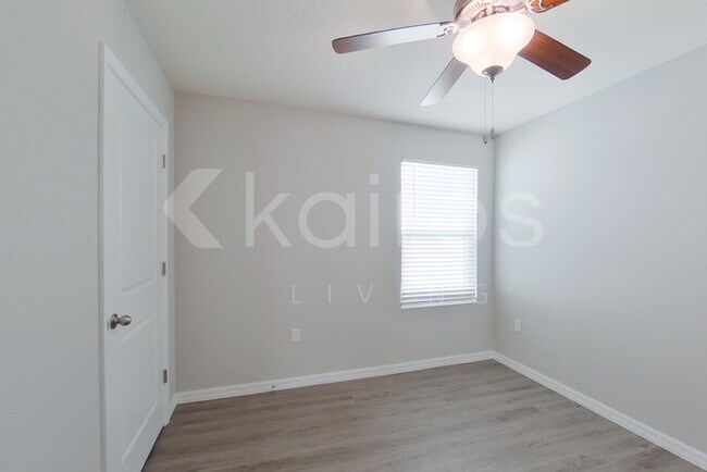 Building Photo - 8595 SW 43rd Ter