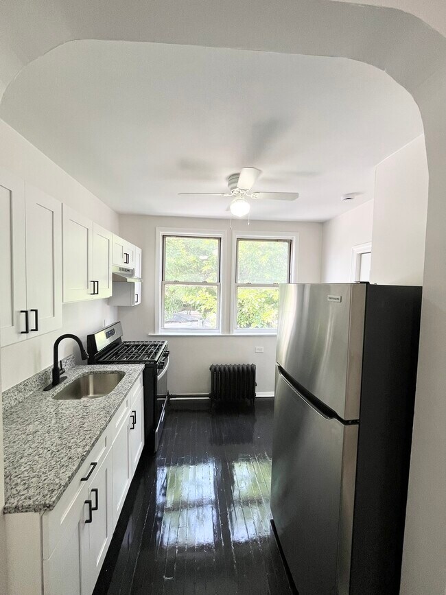 Building Photo - 948 N Kildare Ave