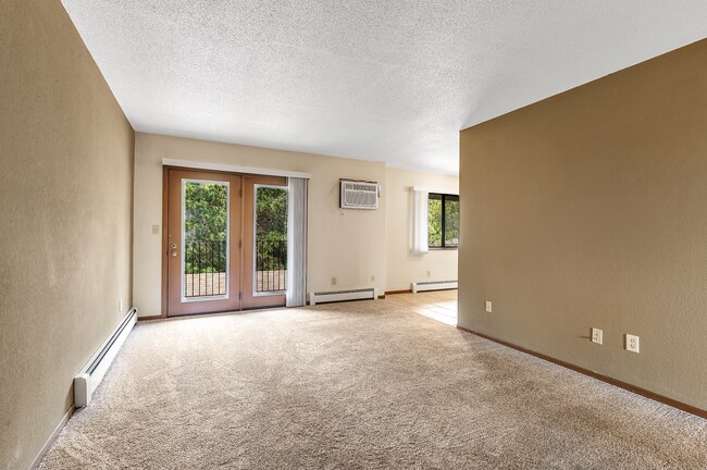 Building Photo - Tower Heights