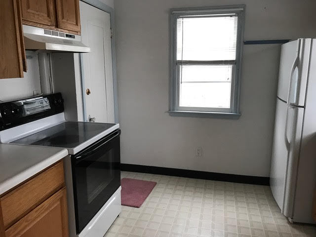 Building Photo - 1122 House