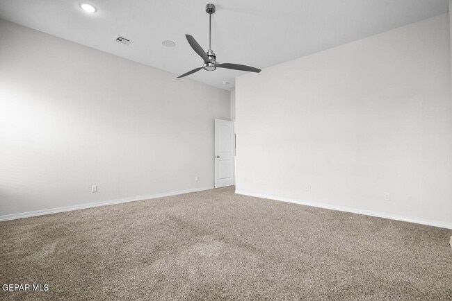 Building Photo - 13757 Villa Vista Ave