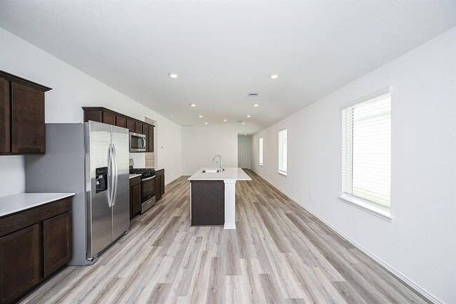 Building Photo - 16738 Paintbrush Holw Ln