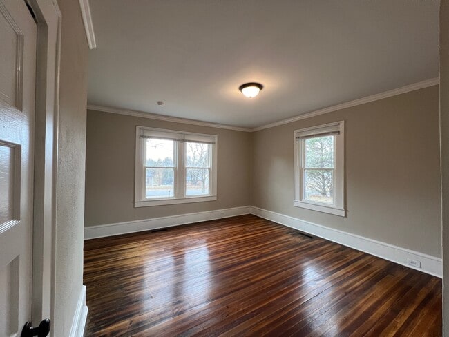 Building Photo - 400 Bradstone Dr