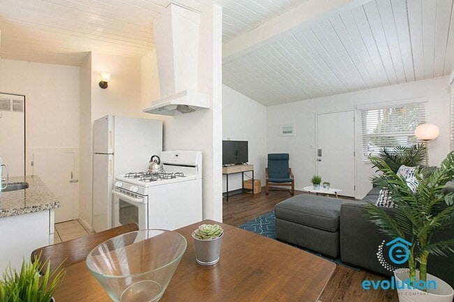 Building Photo - 4323-4333 Gresham St - 1405 Grand Ave