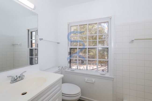 Building Photo - Move in before December 15th and get $100 OFF your rent for the first 3 months — PLUS a $250 Amaz...