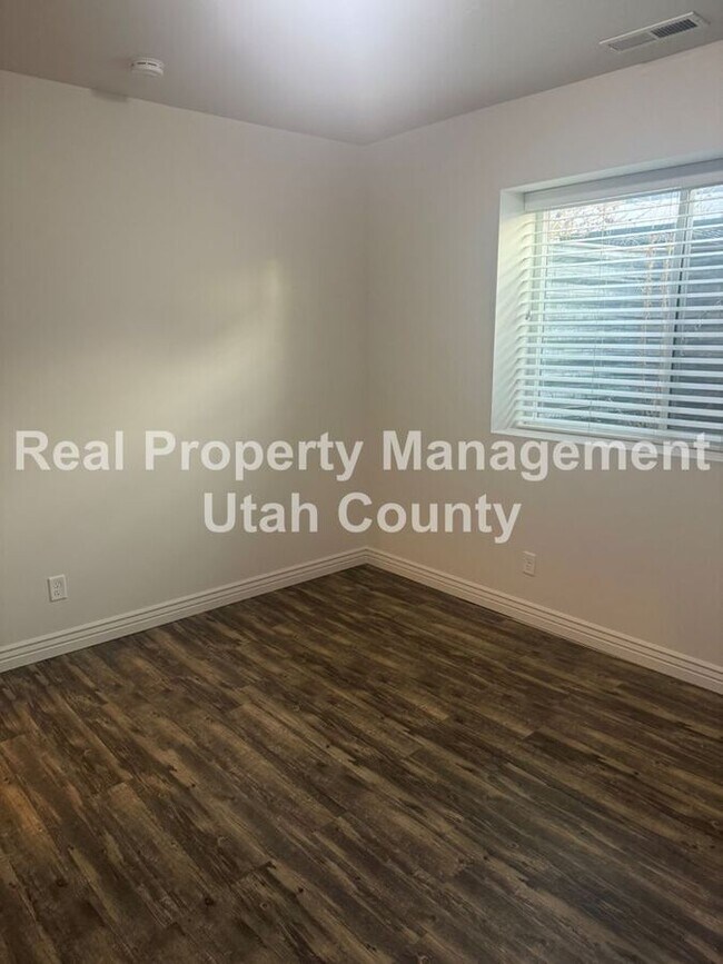 Building Photo - 998 S 960 E