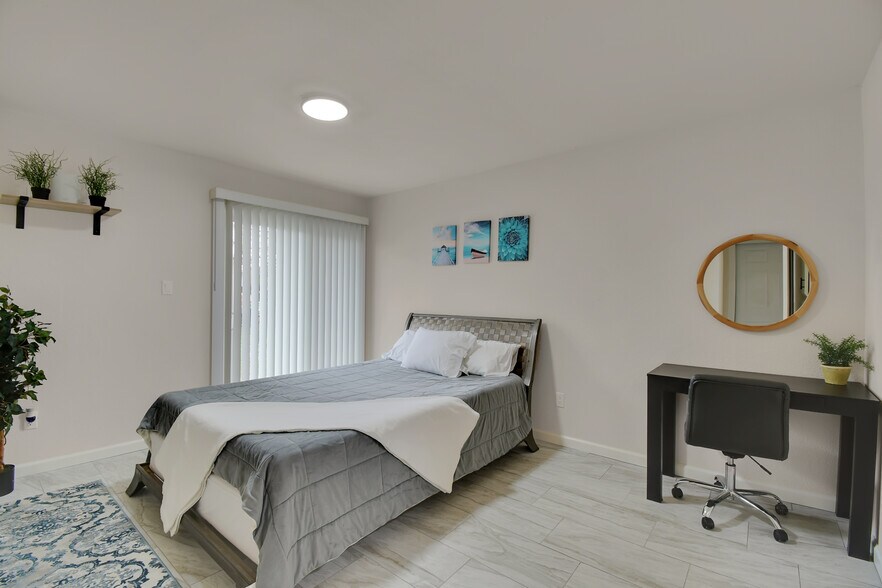 Building Photo - 1104 F St