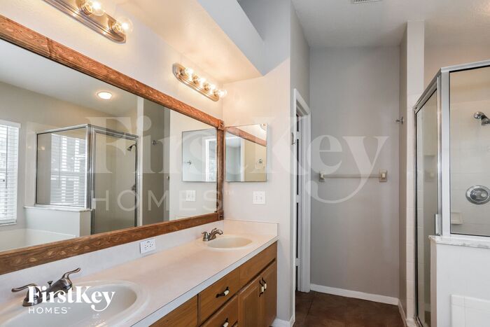 Building Photo - 10709 Deepbrook Dr
