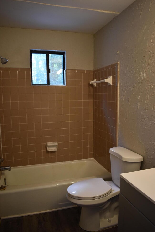 Building Photo - 135 Stoneybrooks Pl