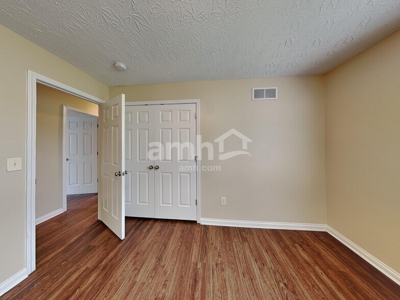 Building Photo - 2251 Custer Ln