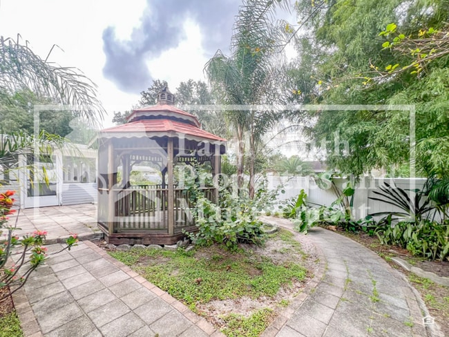 Building Photo - 2926 Forestgreen Dr S