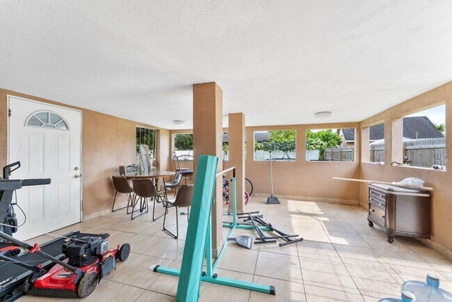 Building Photo - 4830 Alberta Ave