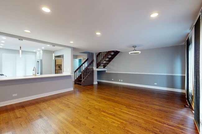 Building Photo - 333 Redwing Dr
