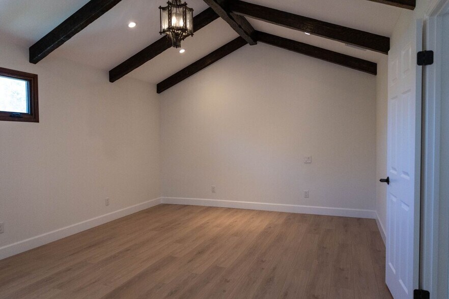 Building Photo - 1552 Brentford Ave