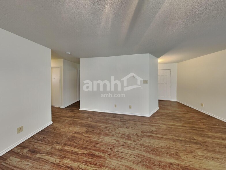 Building Photo - 6422 Beech Trail Dr