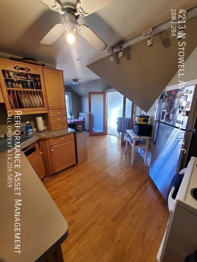 Building Photo - Cozy 2BD/1.5BA Shorewood Triplex