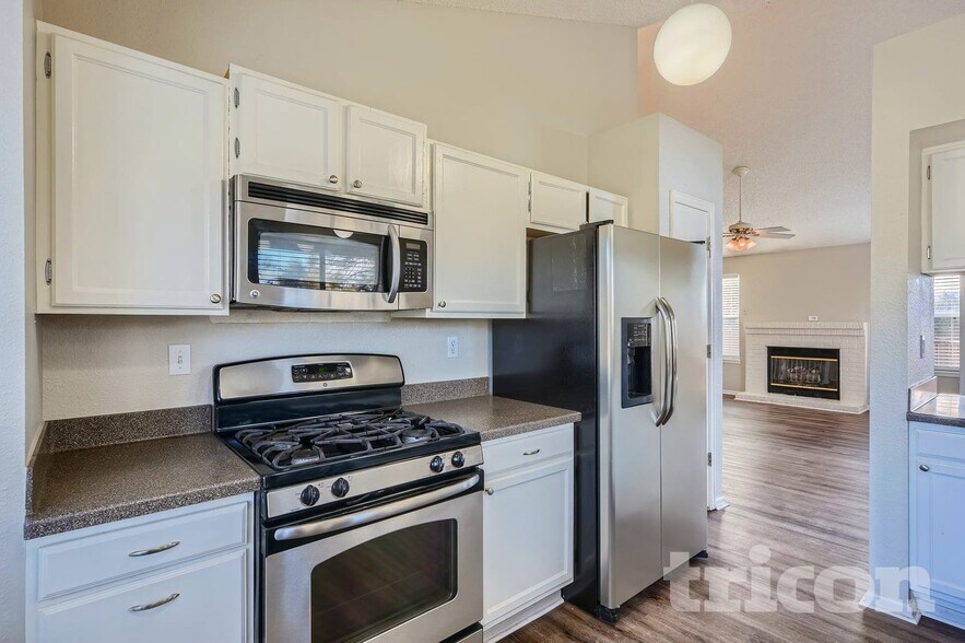 Building Photo - 995 Cobblestone Dr
