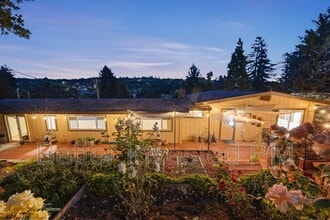 Building Photo - 2061 Woodside Dr