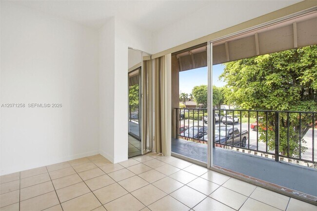 Building Photo - 810 SW 129th Pl