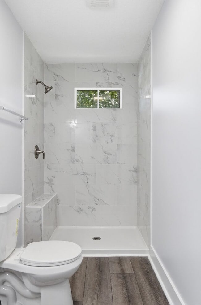 Building Photo - Fully Renovated and Move-In Ready Rental!