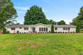 Building Photo - 3 Bedroom 3 Bath Home For Rent in Sango Area!