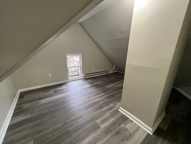 Building Photo - 544 Sanford Ave