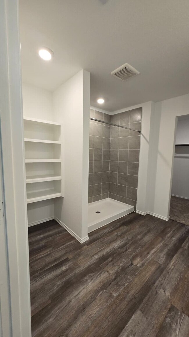 Building Photo - 15703 Majestic Evergreen Wy