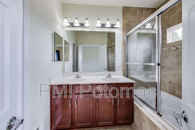 Building Photo - 2133 Little Sorrel Way