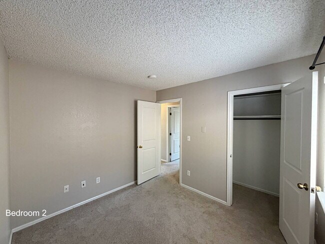 Building Photo - 5-Bedroom Aurora Home with Smart Layout & Private Lower-Level Entrance