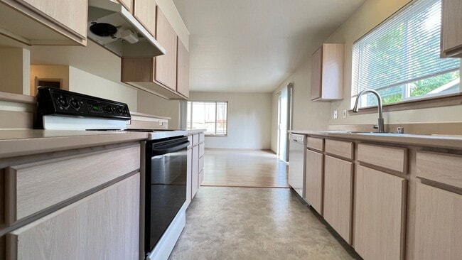 Building Photo - New Inside 3 Bedroom, 2 Full Bath on Corne...