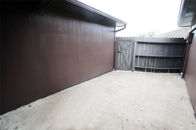 Building Photo - 4105 Vista Rd