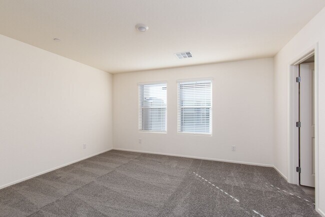 Building Photo - Stunning New-Build Townhouse in Growing 89139 Neighborhood