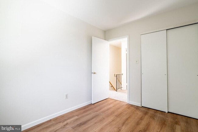 Building Photo - 10 Honey Locust Ln