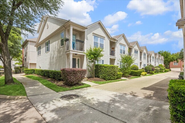 Building Photo - 922 W Heights Hollow Ln